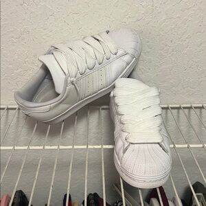 White Adidas Superstar Shell Toe Women 6.5